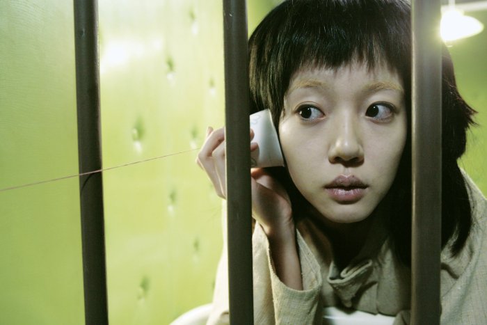 Cha Young-goo (Lim Su-jeong) hört Stimmen