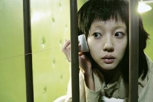 Cha Young-goo (Lim Su-jeong) hört Stimmen