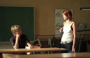 Lenas Lehrerin (Silke Matthias) hält Lenas Talent für verschwendet