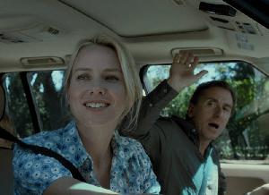 Die Farbers (Naomi Watts, Tim Roth) auf dem Weg in die Hamptons