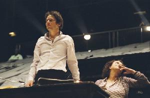 Denis (Mathieu Amalric) mit Assistentin Nathalie (Noémie Lvovsky)