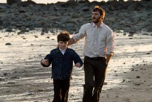 Sean Curley (Josh Learner), Joaquin Phoenix